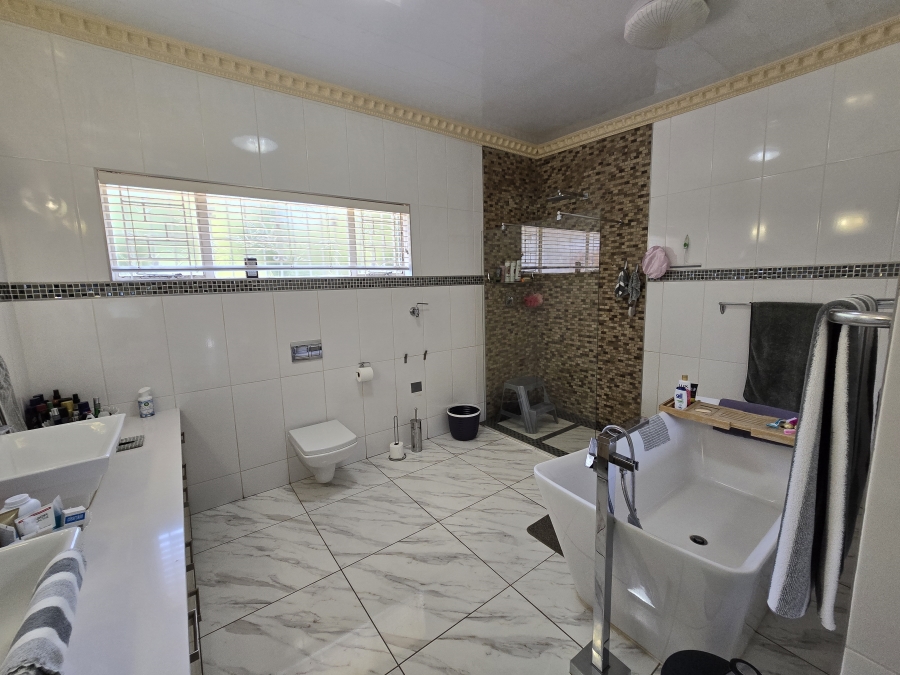 3 Bedroom Property for Sale in Lindequesdrif North West